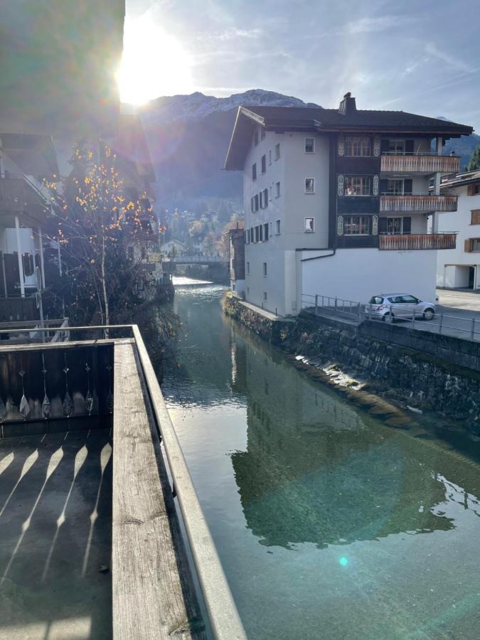 Alpine Retreat: Klosters Center Ski Lodge Exterior photo