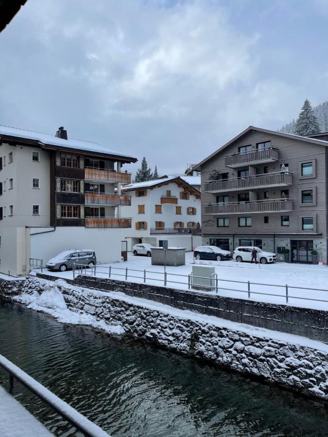 Alpine Retreat: Klosters Center Ski Lodge Exterior photo