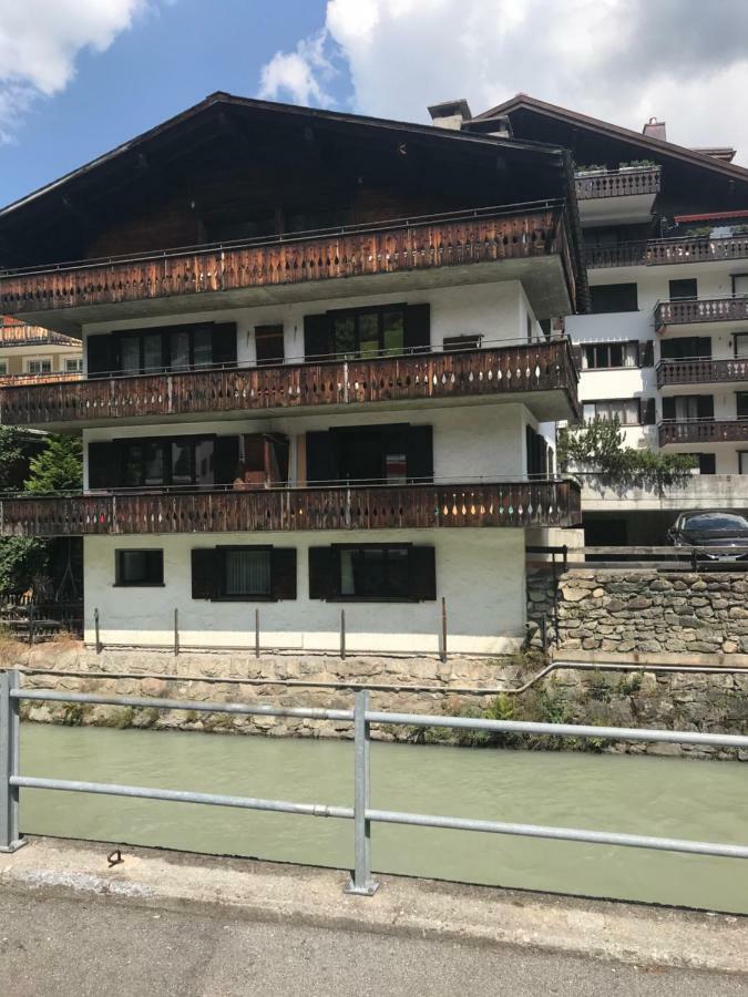 Alpine Retreat: Klosters Center Ski Lodge Exterior photo