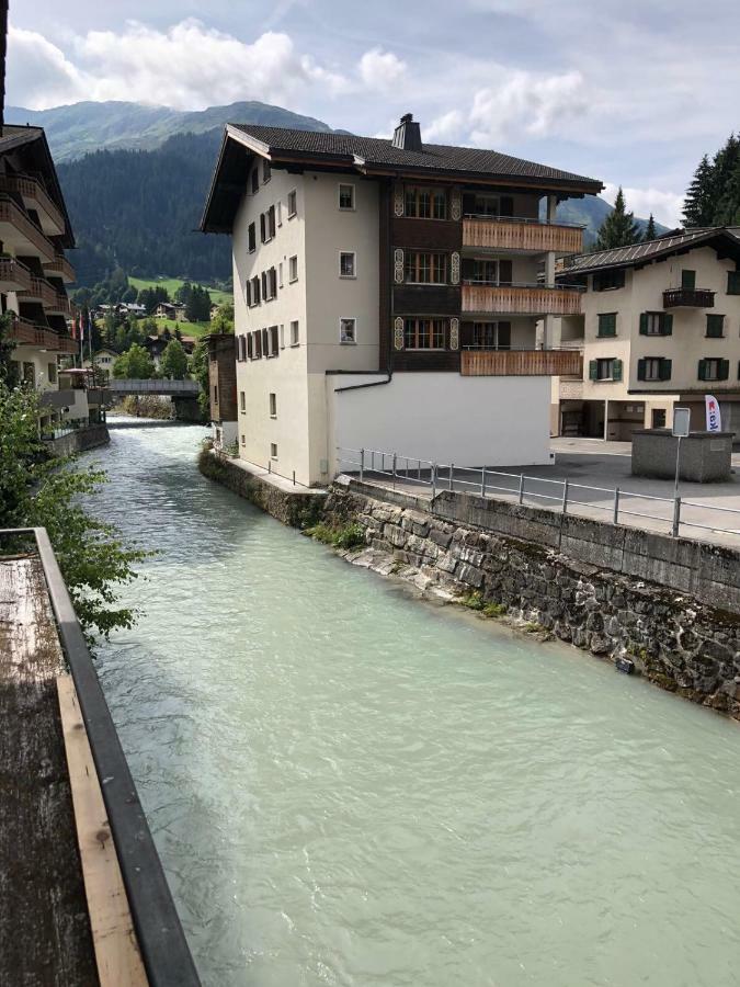 Alpine Retreat: Klosters Center Ski Lodge Exterior photo